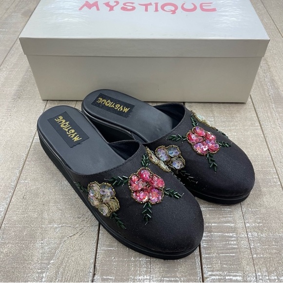 Mystique Boutique Shoes - MYSTIQUE BOUTIQUE | Embellished Slip On Sandals in Black